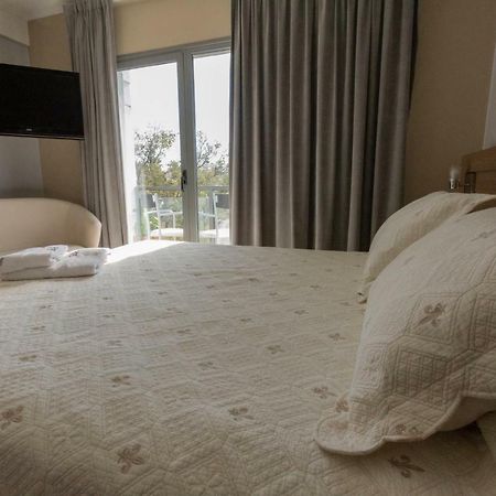 Apart Hotel Rivadavia 815 เนวเก็น ภายนอก รูปภาพ