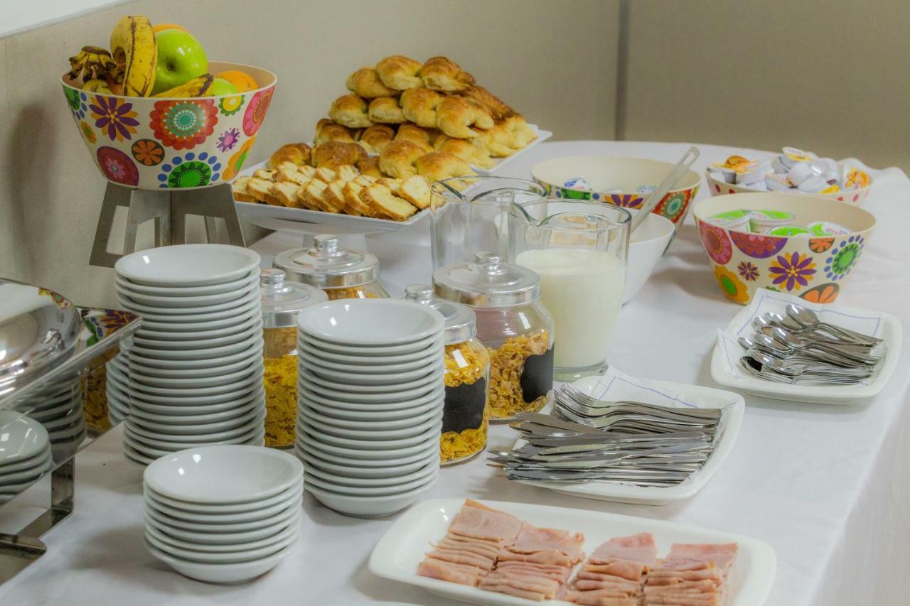 Apart Hotel Rivadavia 815 เนวเก็น ภายนอก รูปภาพ