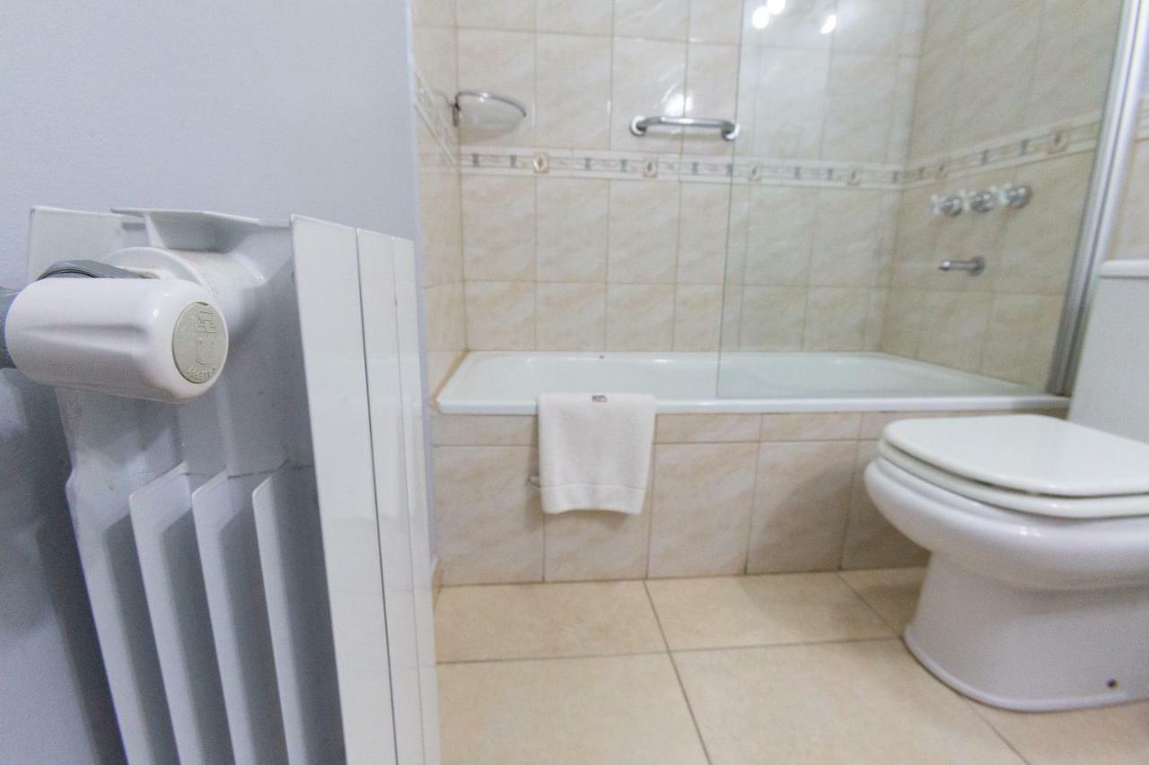Apart Hotel Rivadavia 815 เนวเก็น ภายนอก รูปภาพ