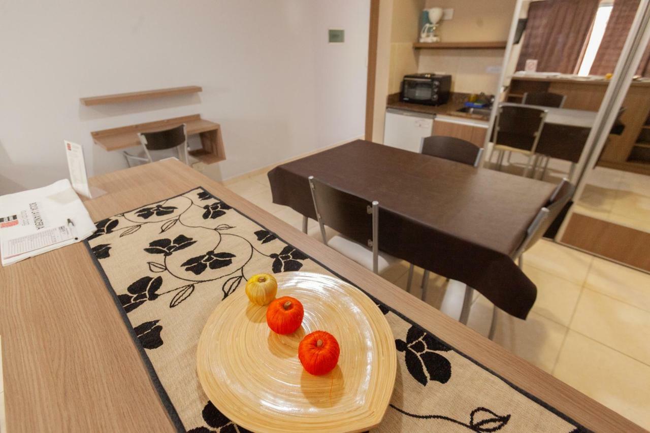 Apart Hotel Rivadavia 815 เนวเก็น ภายนอก รูปภาพ