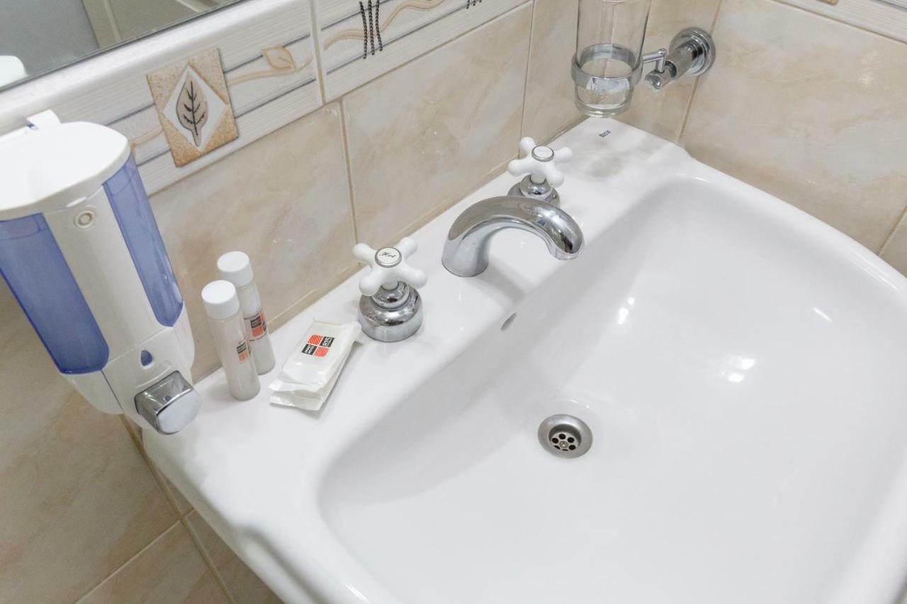 Apart Hotel Rivadavia 815 เนวเก็น ภายนอก รูปภาพ
