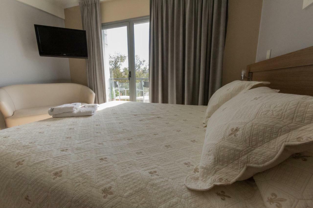 Apart Hotel Rivadavia 815 เนวเก็น ภายนอก รูปภาพ